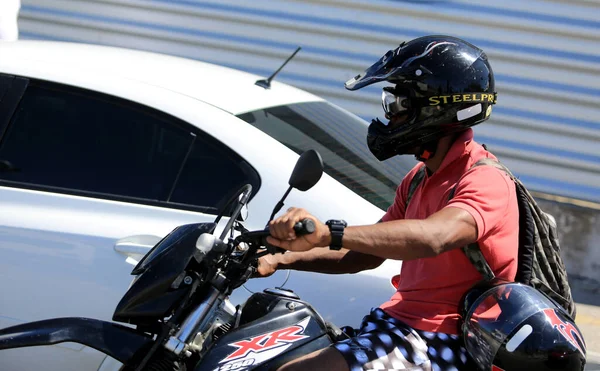 Salvador Bahia Brazil August 2016 Motorcyclist Seen Wearing Helmet While — Stock Photo, Image