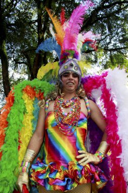 Salvador, Bahia / Brezilya - 8 Eylül 2013: Salvador şehrindeki eşcinsel onur yürüyüşü sırasında insanlar görüldü..