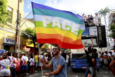 Salvador, Bahia / Brezilya - 8 Eylül 2013: Salvador şehrindeki eşcinsel onur yürüyüşü sırasında insanlar görüldü..