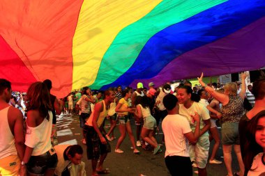 Salvador, Bahia / Brezilya - 8 Eylül 2013: Salvador şehrindeki eşcinsel onur yürüyüşü sırasında insanlar görüldü..