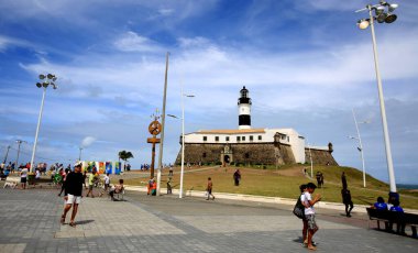 Salvador, Bahia / Brezilya - 28 Ağustos 2016: Salvador 'da Farol da Barra olarak bilinen Santo Antanio da Barra' nın benekli kalesi.. 