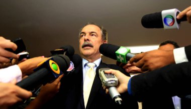 Salvador, Bahia / Brezilya - 27 Ekim 2015: Aloisio Mercadante, Salvador kentinde Eğitim Bakanı etkinliği.