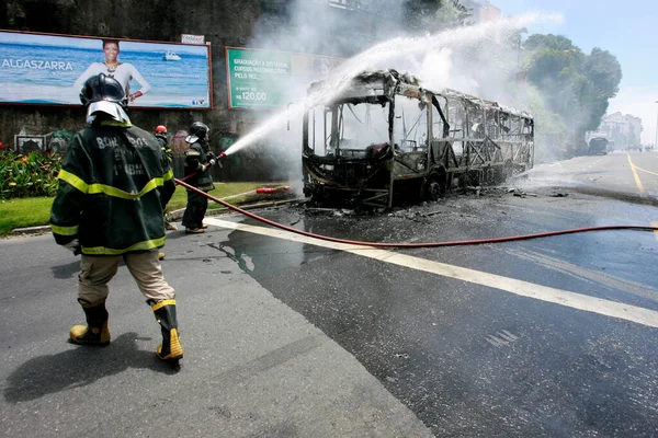 Salvador Bahia Brasil Diciembre 2014 Miembros Del Cuerpo Bomberos Apagan —  Fotos de Stock