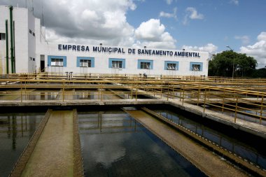 itabuna, bahia / brrazil - 2 Mart 2012: Bahia 'nın güneyindeki Itabuna kentindeki Belediye Su ve Temizlik Şirketi' nin (Emasa) su arıtma tesisi (ETA).
