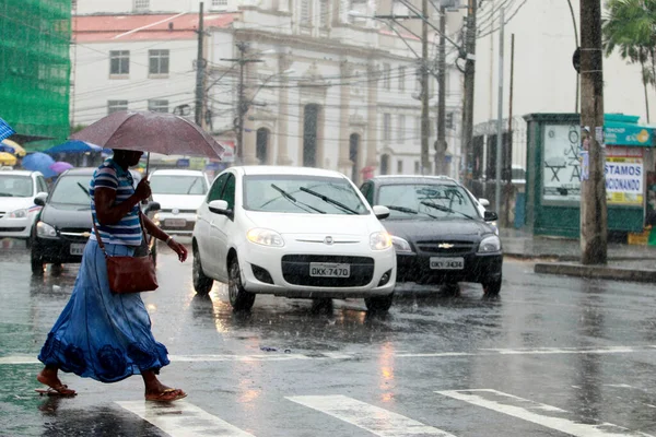 Salvador Bahia Brazil August 2016 People Seen Using Umbrella Rain — стоковое фото