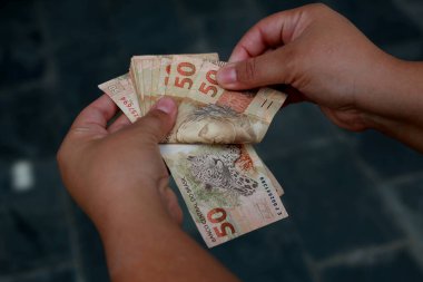 Salvador, Bahia / Brezilya - 25 Şubat 2015: Salvador şehrinde elli reais (R 50 $) 'lık banknot