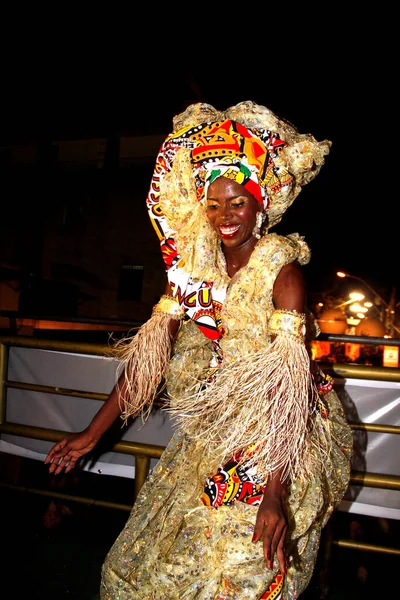 2013年2月9日ブラジル バイーア州サルバドル カーニバル ブロックのメンバーIle Aiyeがサルバドール市内でのカーニバルのパフォーマンス中に見られる — ストック写真