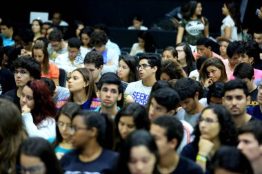 Salvador, Bahia / Brezilya - 23 Ağustos 2014: öğrenciler Salvador şehrinde düzenlenen ulusal lise sınavına hazırlık sınıfında - enem - görülür..