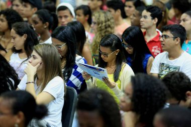 Salvador, Bahia / Brezilya - 23 Ağustos 2014: öğrenciler Salvador şehrinde düzenlenen ulusal lise sınavına hazırlık sınıfında - enem - görülür..