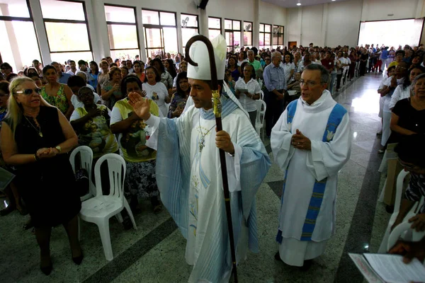 Salvador Bahia Brasil Octubre 2014 Gente Durante Misa Una Iglesia — Foto de Stock