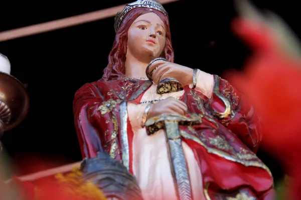 2014年12月4日 圣巴巴拉的画像在萨尔瓦多城市历史中心佩洛林霍举行的一个纪念圣女的聚会上被看到 — 图库照片