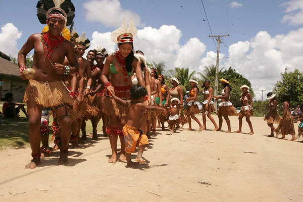 ブラジルのポルト セグロ 英語版 2010年12月20日 パタクソ インディアンがバイーア州南部のポルト セグロ 英語版 の農村地帯で抗議活動中に目撃される — ストック写真