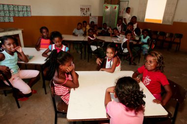 Nova vicosa, Bahia / Brezilya - 30 Aralık 2009: Nova Vicosa belediyesinin Helvecia ilçesindeki kırsal bir okul sınıfında quilombola çocukları görülüyor..