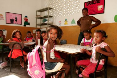 Nova vicosa, Bahia / Brezilya - 30 Aralık 2009: Nova Vicosa belediyesinin Helvecia ilçesindeki kırsal bir okul sınıfında quilombola çocukları görülüyor..