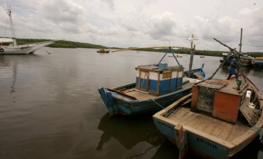 Porto seguro, Bahia / Brezilya - 6 Ağustos 2008: Güney Bahia 'daki Porto Seguro şehrinde balıkçı tekneleri görülmektedir..