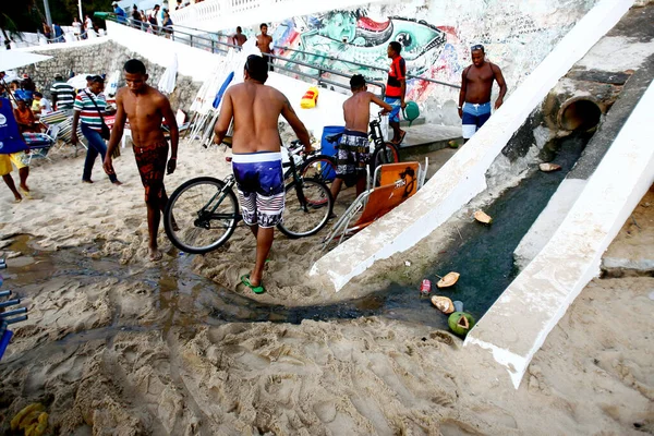 Salvador Bahia Brazilsko Listopad 2015 Lidé Jsou Spatřeni Otevřených Kanálech — Stock fotografie