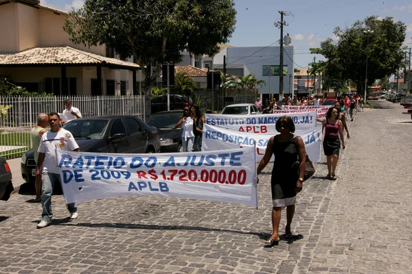 Porto seguro, Bahia / Brezilya - 22 Ekim 2010: Bahia 'nın güneyindeki Porto Seguro kentinde düzenlenen grev sırasında devlet okulu öğretmenleri protesto gösterisi.