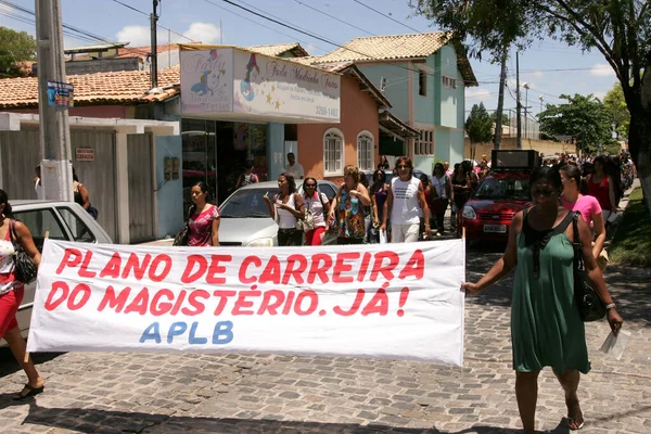 Porto seguro, Bahia / Brezilya - 22 Ekim 2010: Bahia 'nın güneyindeki Porto Seguro kentinde düzenlenen grev sırasında devlet okulu öğretmenleri protesto gösterisi.