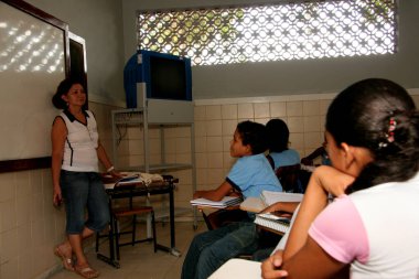 Eunapolis, Bahia / Brezilya - 16 Ocak 2008: Güney Bahia 'daki Eunapolis kentindeki bir devlet okulunda öğretmen ve öğrenciler görülüyor..