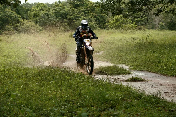 Porto Seguro Bahia Brazil Aprile 2009 Motociclista Durante Enduro Motociclistico — Foto Stock