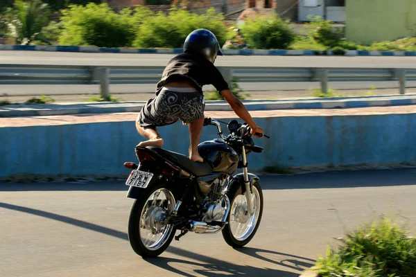 Eunapolis Bahia Brazilská Ledna 2009 Motocilcista Stojí Při Jízdě Dálnici — Stock fotografie