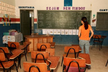 itabela, Bahia / Brezilya - 15 Eylül 2009: Itabela kentinin kırsal kesimindeki öğrenciler ve öğretmenler. * * * Yerel altyazı * * .