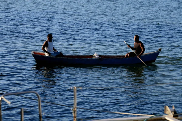 Caravelas Bahia Brazil Sseptember 2008 People Seen Rowboat Waters Caravalas — стоковое фото