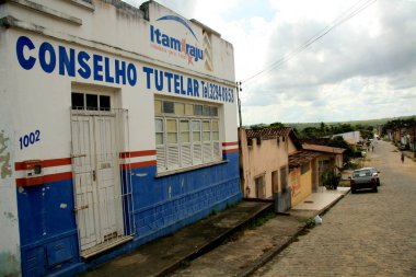 itamaraju, Bahia / Brezilya - 22 Ocak 2009: Bahia 'nın güneyindeki Itamaraju şehrindeki Tutelar Konseyi karargahının cephesi