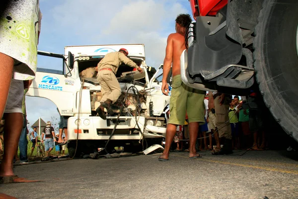 Eunapolis Bahia Brazil Enero 2009 Gente Viene Rescate Conductor Camión — Foto de Stock