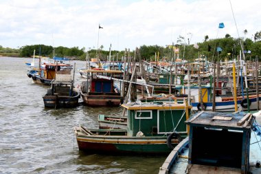 Nova vicosa, Bahia / Brezilya - 2 Mart 2008: Güney Bahia 'nın Nova Vicosa kentindeki bir limanda balıkçı tekneleri görüldü.