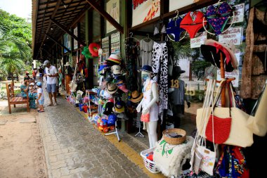 Mata de Sao Joao, Bahia / Brezilya - 23 Eylül 2020: Praia do Forte 'deki Mata de Sao Joao belediyesinde hediyelik eşya dükkanı