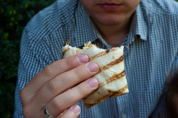 Bite Wrap Mão Macho Imagens De Bancos De Imagens