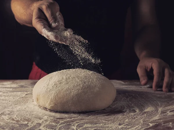 Jefe Panadero Preparando Masa Para Pan Una Panadería Cocina Profesional —  Fotos de Stock