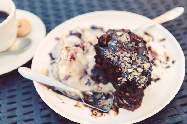 Brownie jégkrémet. édes és desszert. egy bábu-ból süti — Stock Fotó