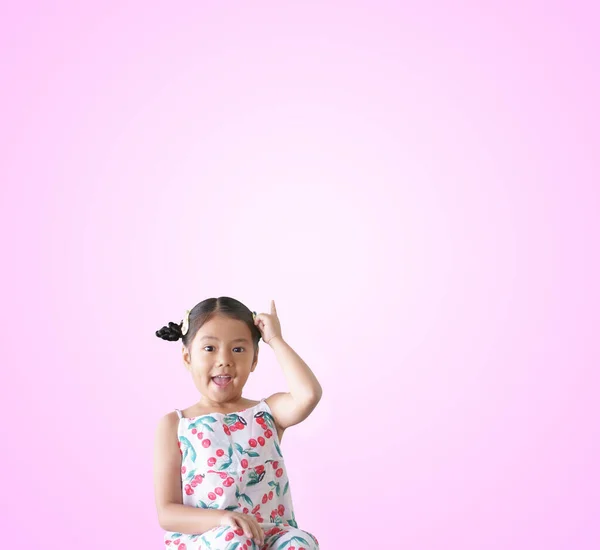 Asiático Criança Wow Criança Menina Pensando Com Dedo Apontar Para — Fotografia de Stock