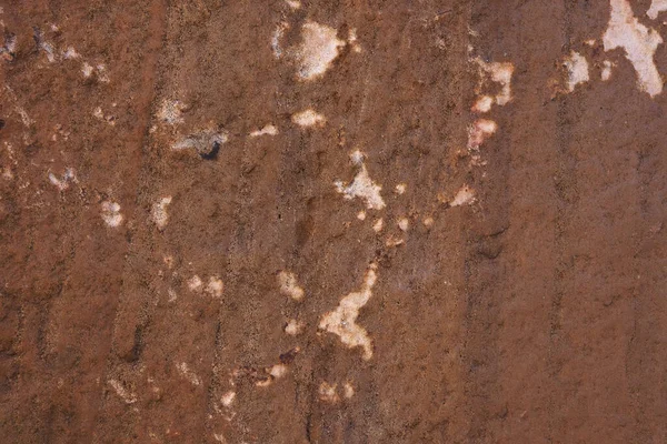 sarı kırmızı taş veya kahverengi kaya yüzeyi ve koyu dalga veya kaba doku turuncu ve pas duvar veya dağ yamacında kirli zemin arka plan veya bakteri duvar kağıdı ve küflü