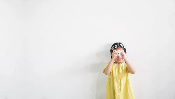 Asiatico Bambino Carino Bambino Ragazza Fotografo Sorriso Come Tenere Rosa — Foto Stock