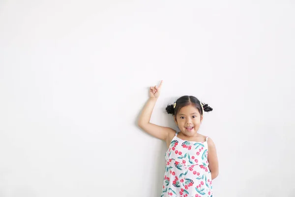 Menina Asiática Bonito Criança Pensando Com Dedo Topo Para Nova — Fotografia de Stock