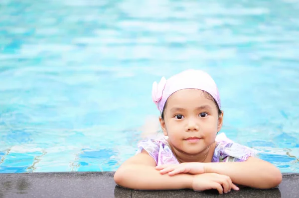 Asiatische Kind Niedlich Oder Mädchen Tragen Badeanzug Und Mütze Auf — Stockfoto