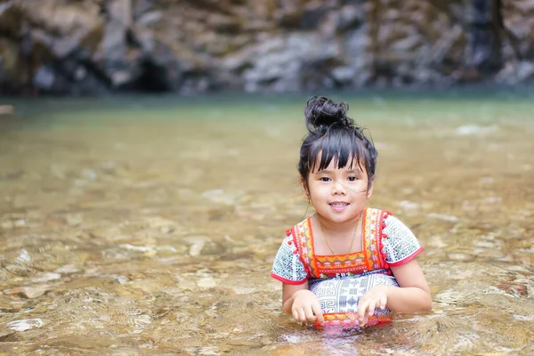 Asiatisches Kind Niedlich Oder Kind Mädchen Und Hügel Stamm Glücklich — Stockfoto