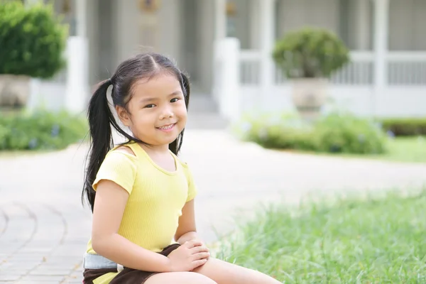 Niño Asiático Feliz Sonriente Niña Limpia Con Gracia Hola Bienvenida — Foto de Stock