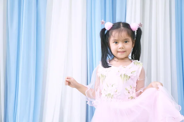 Criança Asiática Bonito Criança Menina Sorriso Cerimônia Casamento Para Dama — Fotografia de Stock