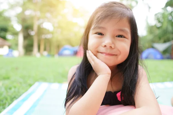Asiatische Kinder Niedlich Oder Mädchen Lächeln Und Schlafen Requisite Oder — Stockfoto