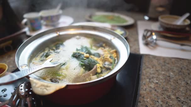Finom Hús Zöldség Forró Pot Vagy Sukiyaki Főtt Víz Illatos — Stock videók