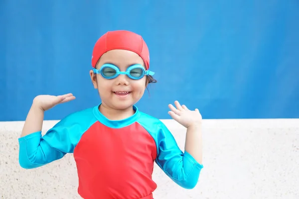 Asiatische Kinder Niedlich Oder Mädchen Tragen Badeanzug Und Schwimmbrille Pool — Stockfoto