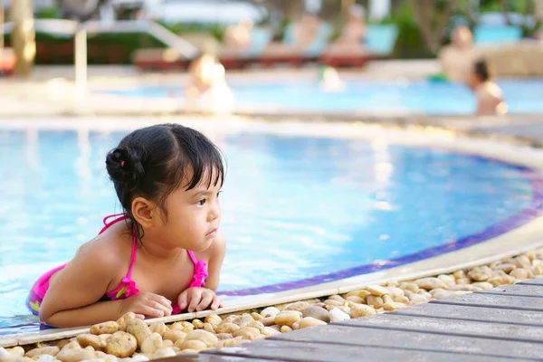 Enfants Asiatiques Mignonne Enfant Fille Nager Plaisir Heureux Sur Piscine — Photo