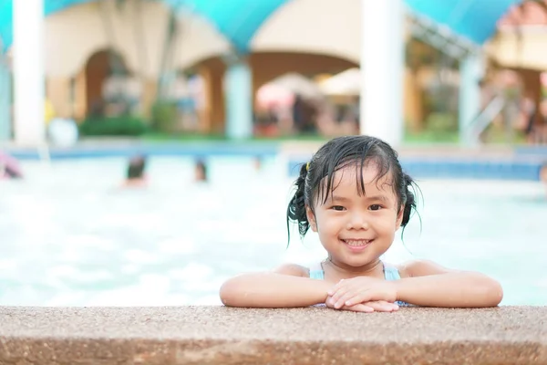 Asiatische Kinder Niedlich Oder Kind Mädchen Schwimmen Und Lächeln Mit — Stockfoto