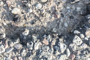 Asfalt ve kum arka plan olarak parça