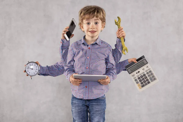 Νεαρός Επιχειρηματίας Είναι Πρόσωπο Πολύ Multitasking Χταπόδι Έννοια Πολλά Χέρια — Φωτογραφία Αρχείου
