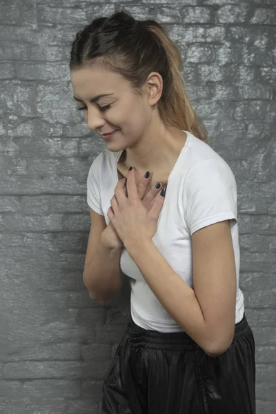 Giovane Donna Lotta Con Problemi Respiratori — Foto Stock